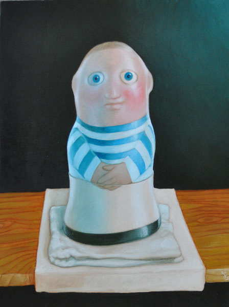 Sorte de poupée russe, mais c'est un petit garçon qui est peint dessus, avec un maillot rayé bleu et blanc, à l'air niais, qui sourit faiblement avec de grands yeux ronds et bleus.