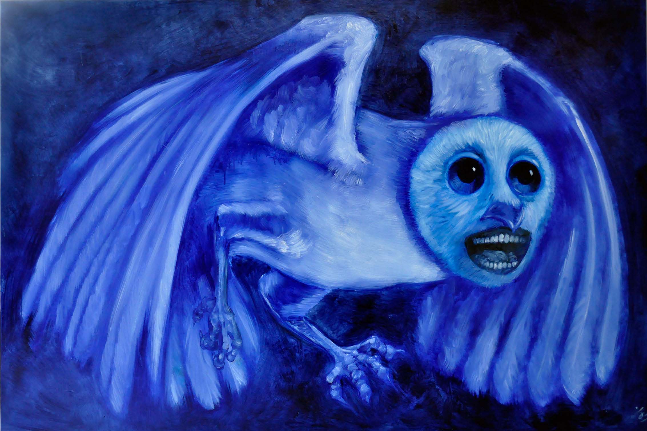 Une chouette bleue en vol, avec une bouche humaine qui semble hurler.